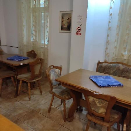 Vila Brazilor Качулата Екстериор снимка