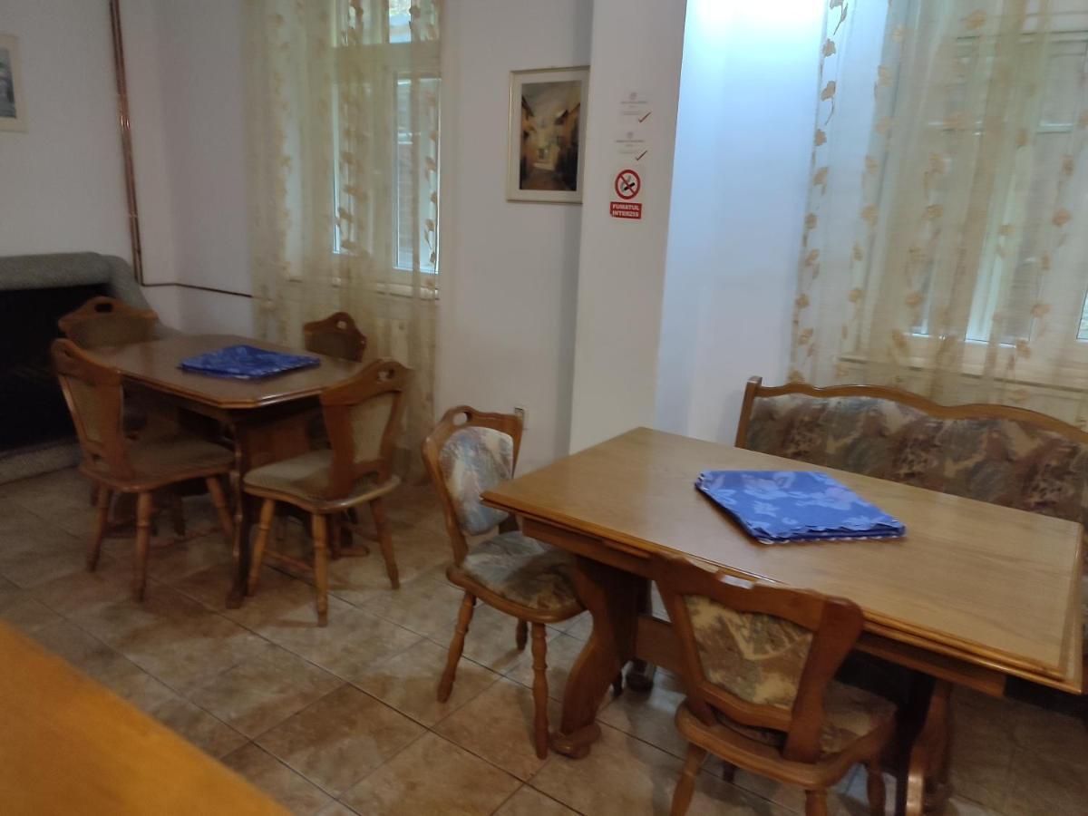Vila Brazilor Качулата Екстериор снимка